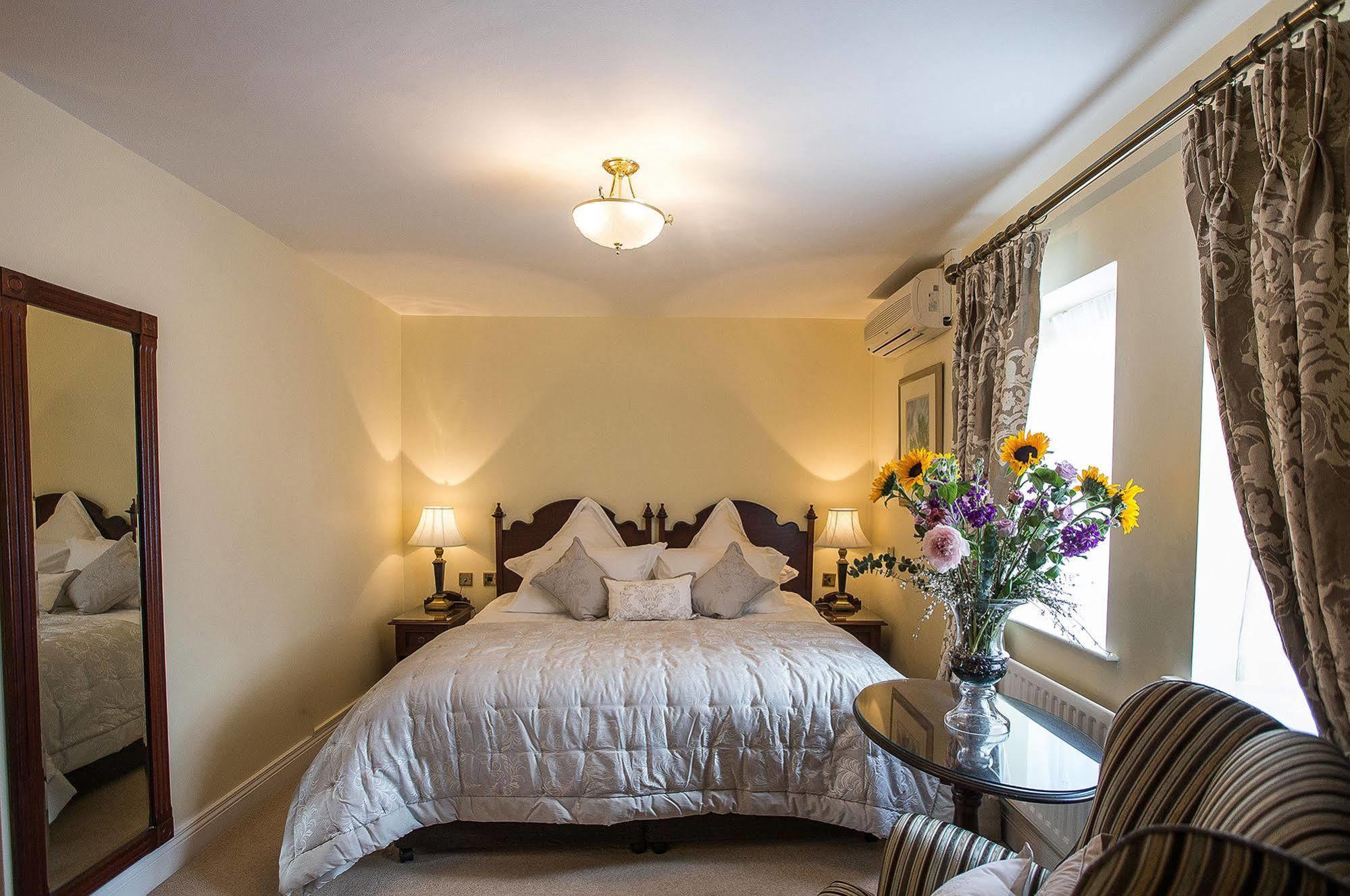 Tullyglass House 3*